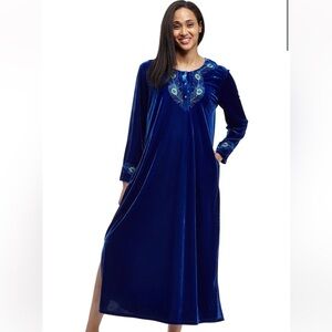 La Cera Velour Peacock Novelty Embroidered Nightgown size Small